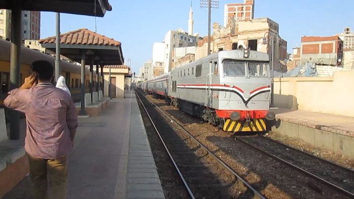 بالصور توقف حركة القطارات من الاسكندرية الى القاهرة